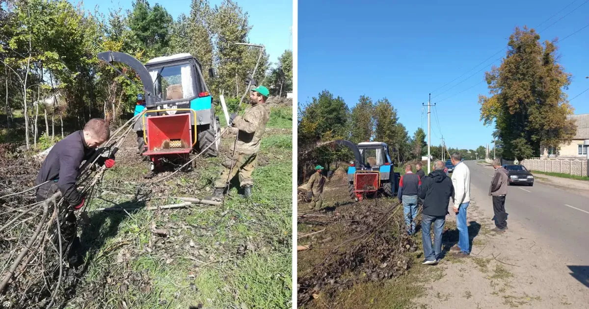 Жителі Дергачів розчищають територію, на якій будуть будувати храм Православної Церкви України.