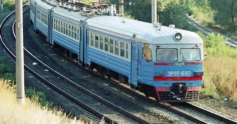 Фото з відкритих джерел Рух електричок у громаді обмежено до міста Дергачі. Мешканці віддалених населених пунктів громади тимчасово втратили можливість дістатися до Харкова електричкою.