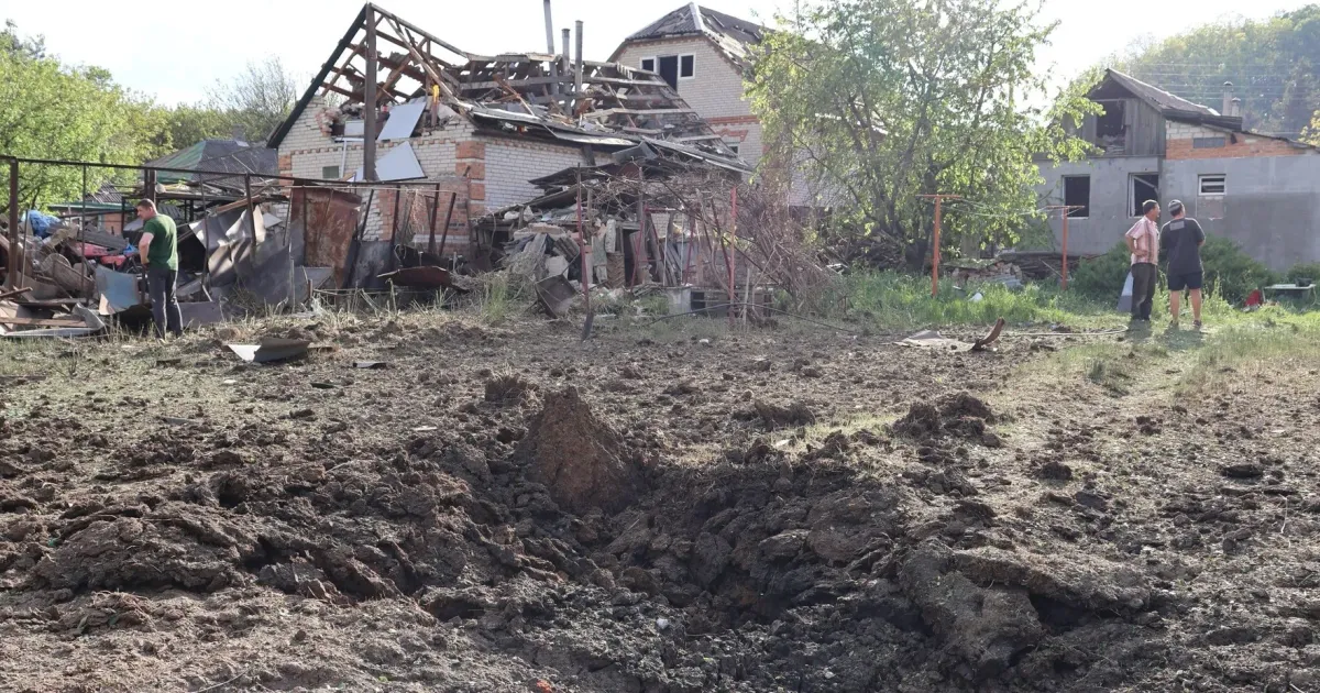 Фото інформаійного відділу Дергачівської міськради Сили оборони України міцно тримають кордон Дергачівщини, знищуючи ворожі ДРГ. Водночас після російського наступу на північ Харківщини, що почався 10 травня, безпекова ситуація у прикордонних районах громади загострилась. Протягом останніх трьох тижнів з громади було евакуйовано 2043 особи, з яких 208 дітей і 47 маломобільних громадян. Сьогодні на Дергачівщині фактично проживає близько 23 000 осіб. Евакуація людей з прикордоння відбувається щоденно.