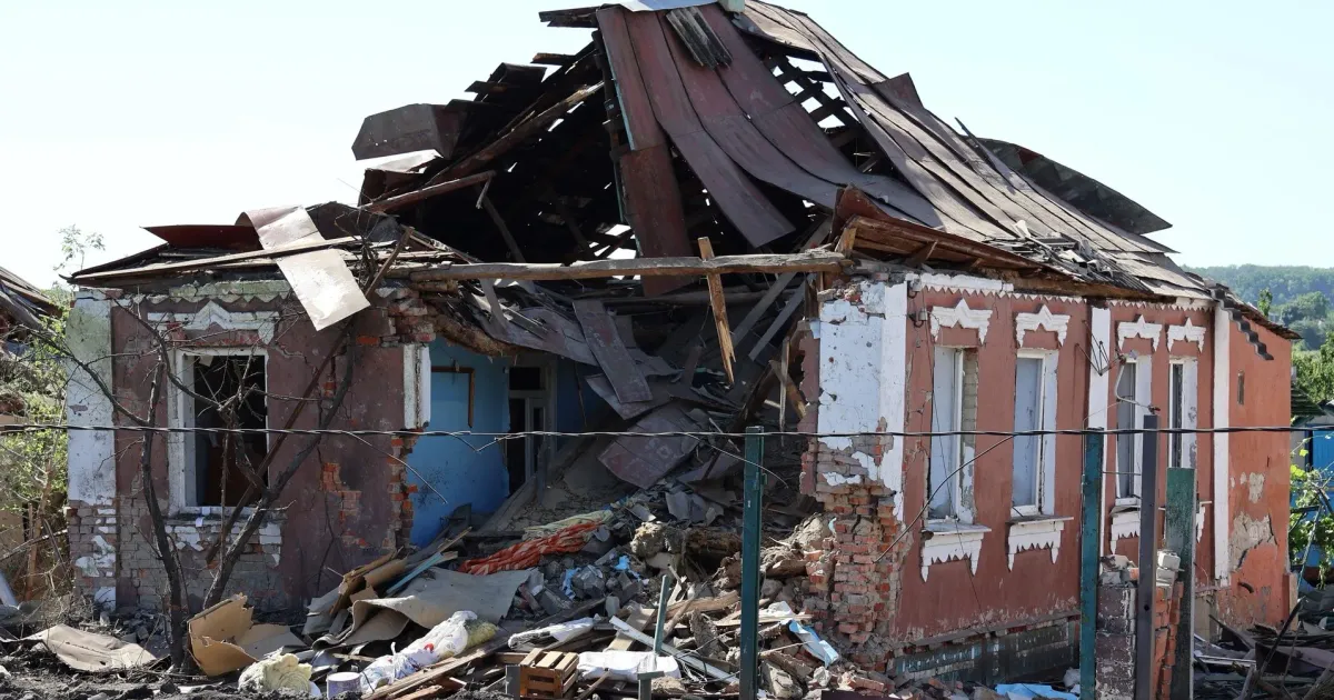 Фото з відкритих джерел Мінреінтеграції нагадує правила поведінки під час повітряної тривоги, які убезпечать вас і ваших близьких від травмувань.