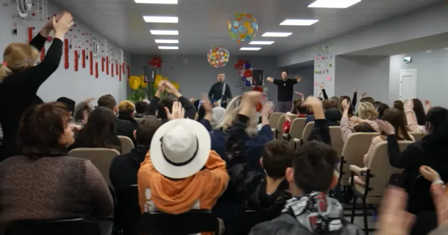 Фрагмент відео У Дергачах та Безруках виступила команда «Культурних Сил України».
