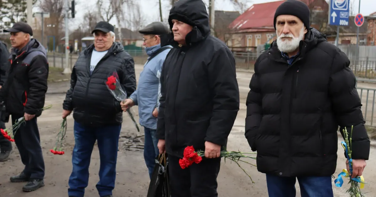 Фото інформаційного відділу Дергачівської МВА Щорічно 15 лютого вшановують воїнів, які були змушені воювати на території інших держав. Ця дата вважається днем завершення радянської збройної інтервенції до Афганістану.