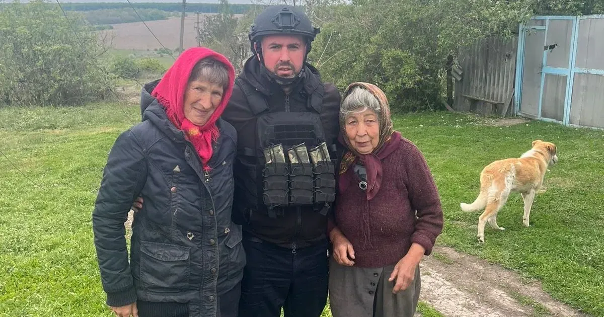 Фото поліцейських офіцерів громади Дергачівської ОТГ Інформацію про хід евакуації оприлюднила Дергачівська МВА.