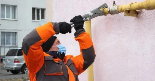 Зміни у технічному обслуговуванні внутрішньобудинкових систем газопостачання У вересні 2023 року Міністерство Енергетики України затвердило порядок технічного обслуговування внутрішньобудинкових систем газопостачання у багатоквартирних будинках. Відповідно до додатку 4 Наказу Міненерго від 29.09.2023 №292 технічне обслуговування внутрішньобудинкових систем газопостачання має проводитись раз на 3 або 5 років.