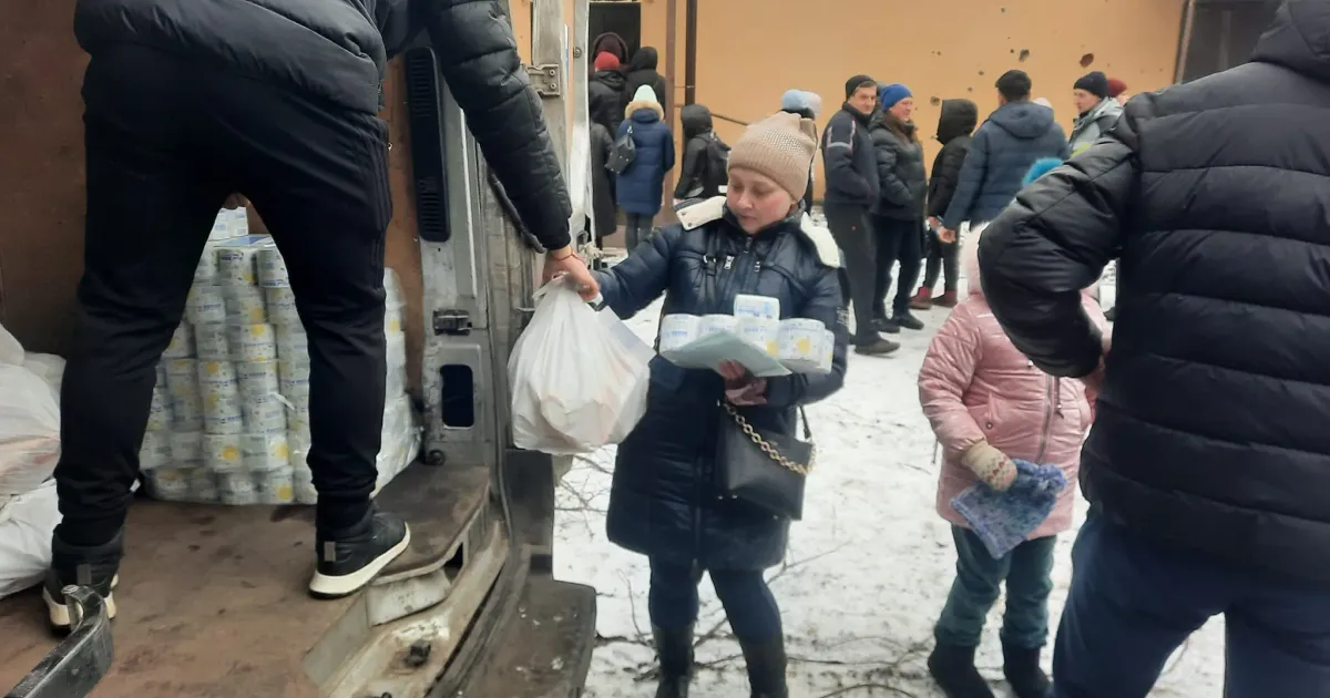 Фото Слатинського старостату Протягом лютого слатинчани отримали значну гуманітарну допомогу у вигляді гігієничних наборів. Про це старостат селища прозвітував у соцмережах.