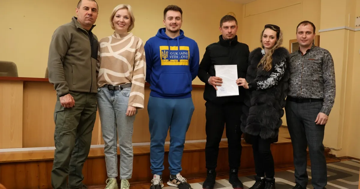 Фото інформаційного відділу Дергачівськоъ міської ради У Прудянському старостинському округу 11 сімей підписали договори приймання у власність модульних будинків, встановлених за сприяння благодійного фонду To Ukraine With Love.