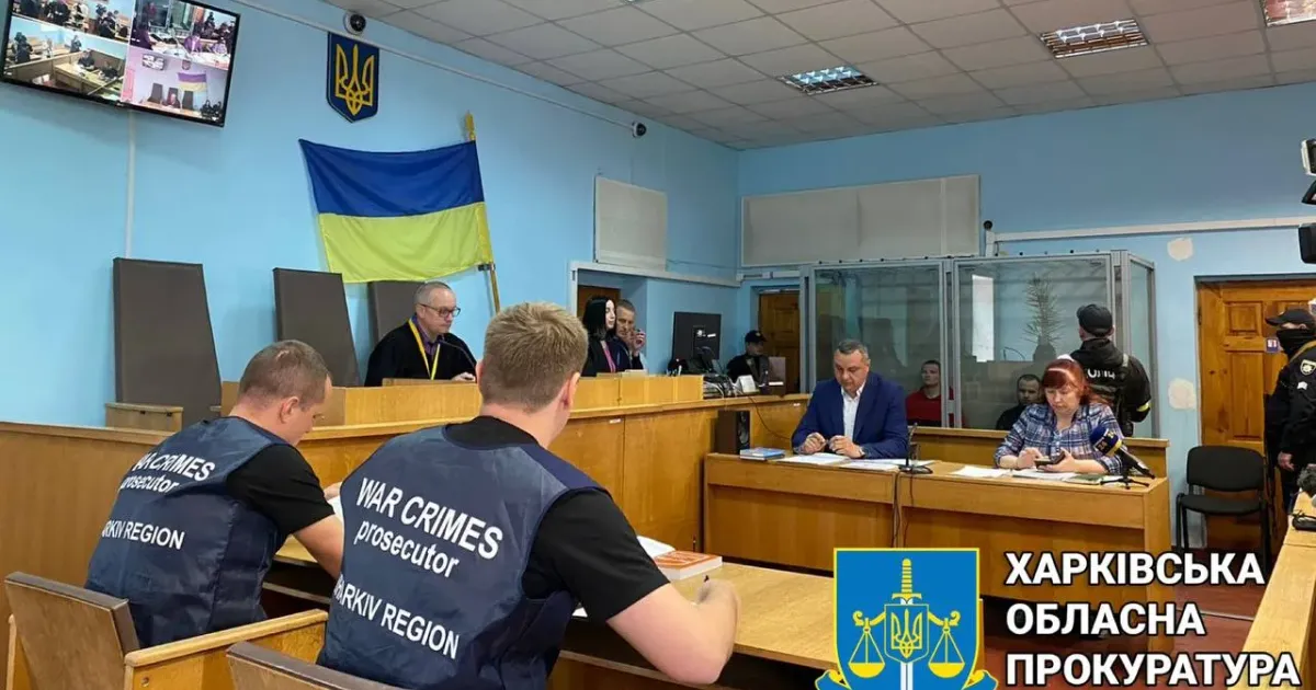 Суд завершив з’ясування обставин, провів дебати, дав останнє слово двом обвинуваченим та пішов у дорадчу кімнату для ухвалення рішення. Прокурори просили для російських окупантів максимальне покарання – 12 років ув’язнення. Вирок має бути оголошено сьогодні, 31 травня.